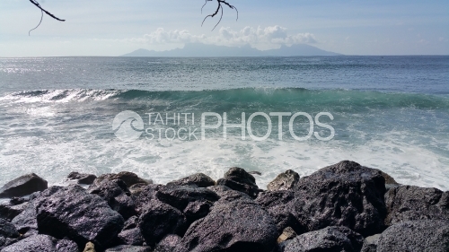 Waves and Rocks, Des vagues et des Rochers