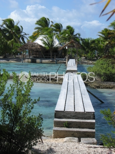 Wood Deck between ilots, Ponton de bois sur un ilot