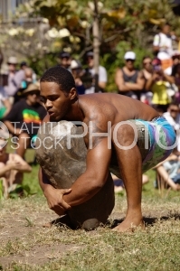 Heiva traditionnal sport contest, Rock carrier