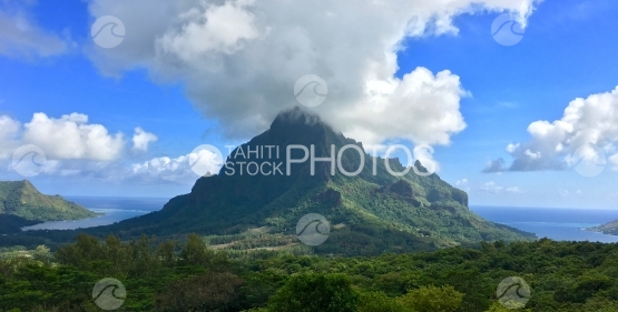 View on Mt Rotui from the belvedere lookout at Moorea