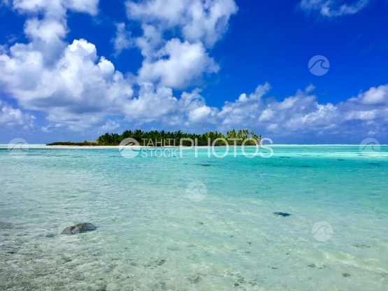 Motu Tahuna Rahi in the lagoon of Tetiaroa