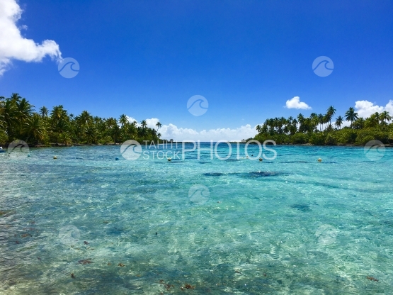 Lagoon at motu Tautau on Tahaa
