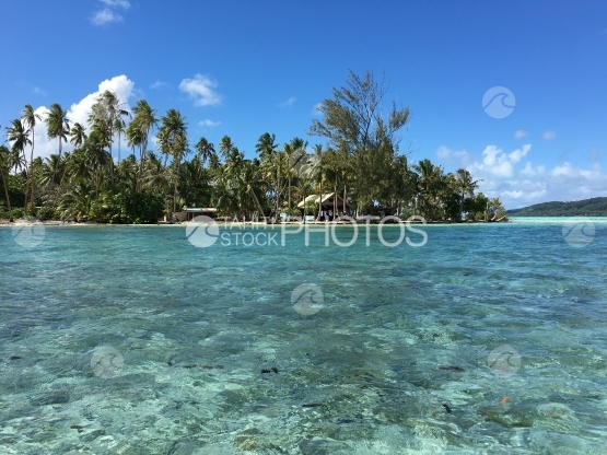 Lagoon at motu Tautau on Tahaa