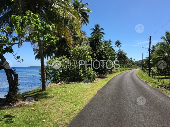 Typical street scenery along the coastline of Tahaa