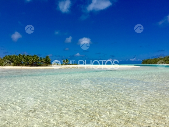 Turquoise water of the lagoon of Tetiaroa