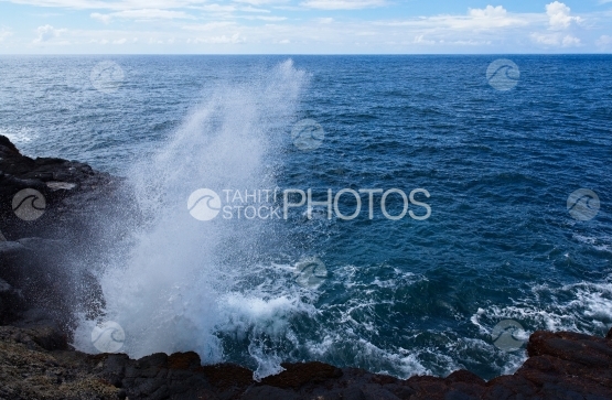 Tahiti, wave breaking on the rocks