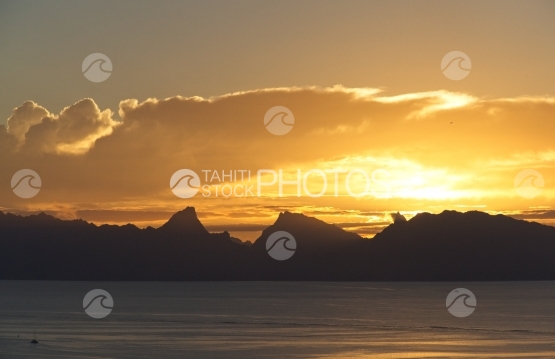 Moorea, beatiful sunset shot from Tahiti