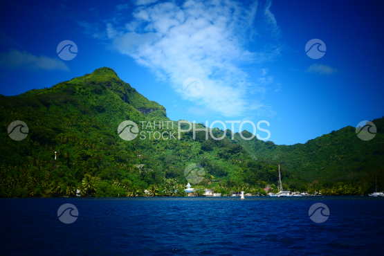 Coast line and lagoon of Huahine