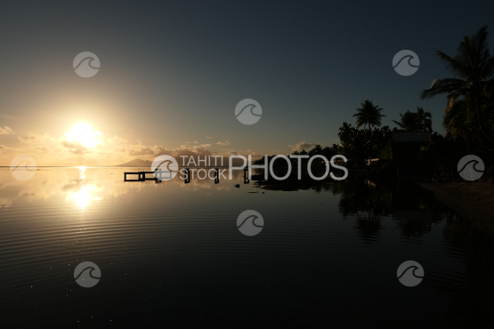 Sunset shot from Tahiti, view on Moorea