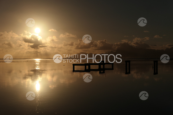 Sunset shot from Tahiti, view on Moorea