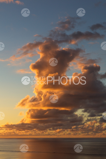 Cloudy sunset on the ocean