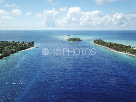 Rangiroa, aerial shot of the lagoon and island