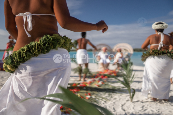 BORA BORA, TRADITIONAL POLYNESIAN WEDDING of TOURISTS ON THE BEACH