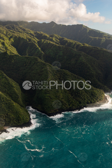 Tahiti Iti, aerial photography of Te Pari at the peninsula