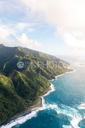 Tahiti Iti, aerial photography of Te Pari at the peninsula
