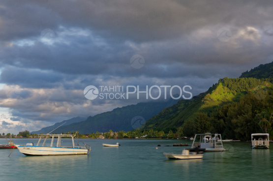 Moorea, Lagoon and mountain at dusk 