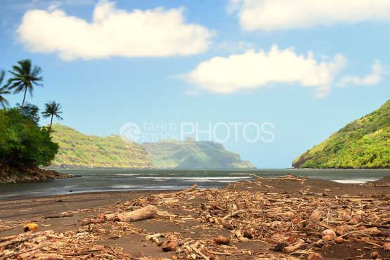 wild beach of taipivai, Nuku Hiva