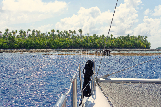 Tetiaroa seen from the sailboat 