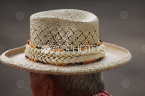 Hat of a man, Chapeau tressé