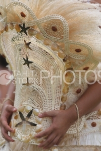 Dancer From Austral Islands and headdress,  Coiffe d'une Danseuse des Iles Australes