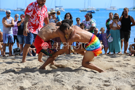 Tahiti, Two men wrestling, Traditional Wrestling Competition, Tuaro Maohi, Polynesia