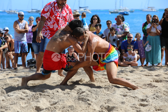 Tahiti, Two men wrestling, Traditional Wrestling Competition, Tuaro Maohi, Polynesia