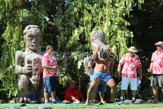 Tahiti, Man lifting a heavy stone, Stone lifting competition, Tuaro Maohi, Polynesia