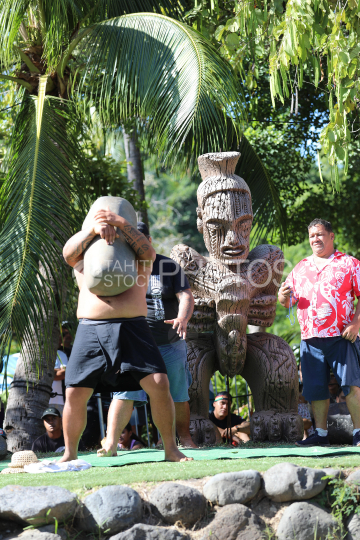 Tahiti, Man lifting a heavy stone, Stone lifting competition, Tuaro Maohi, Polynesia